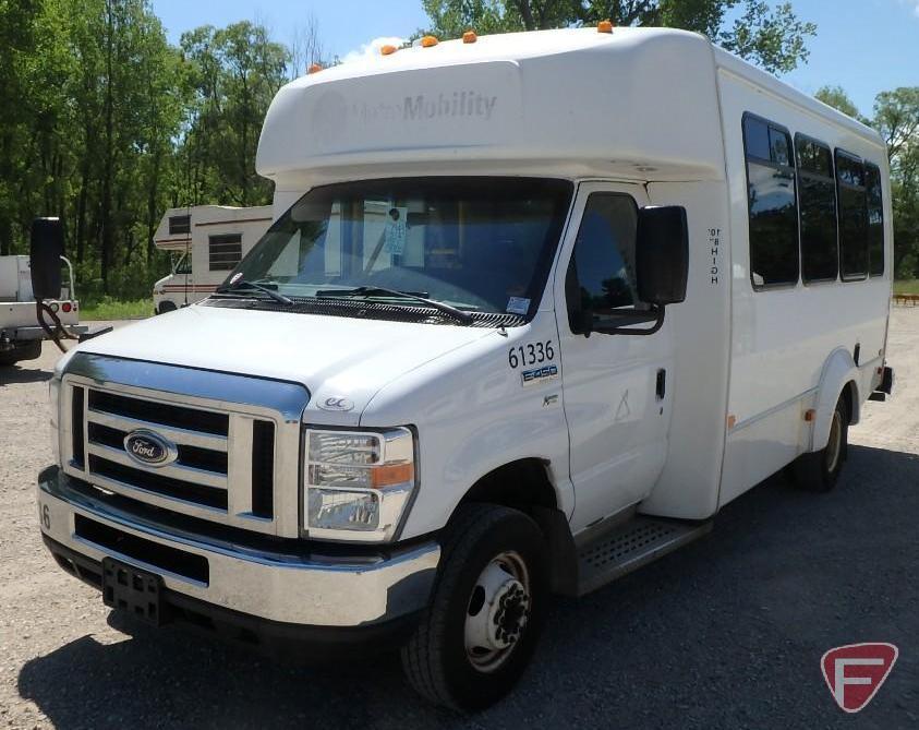 2014 Ford E-450 Super Duty Elkhart Bus