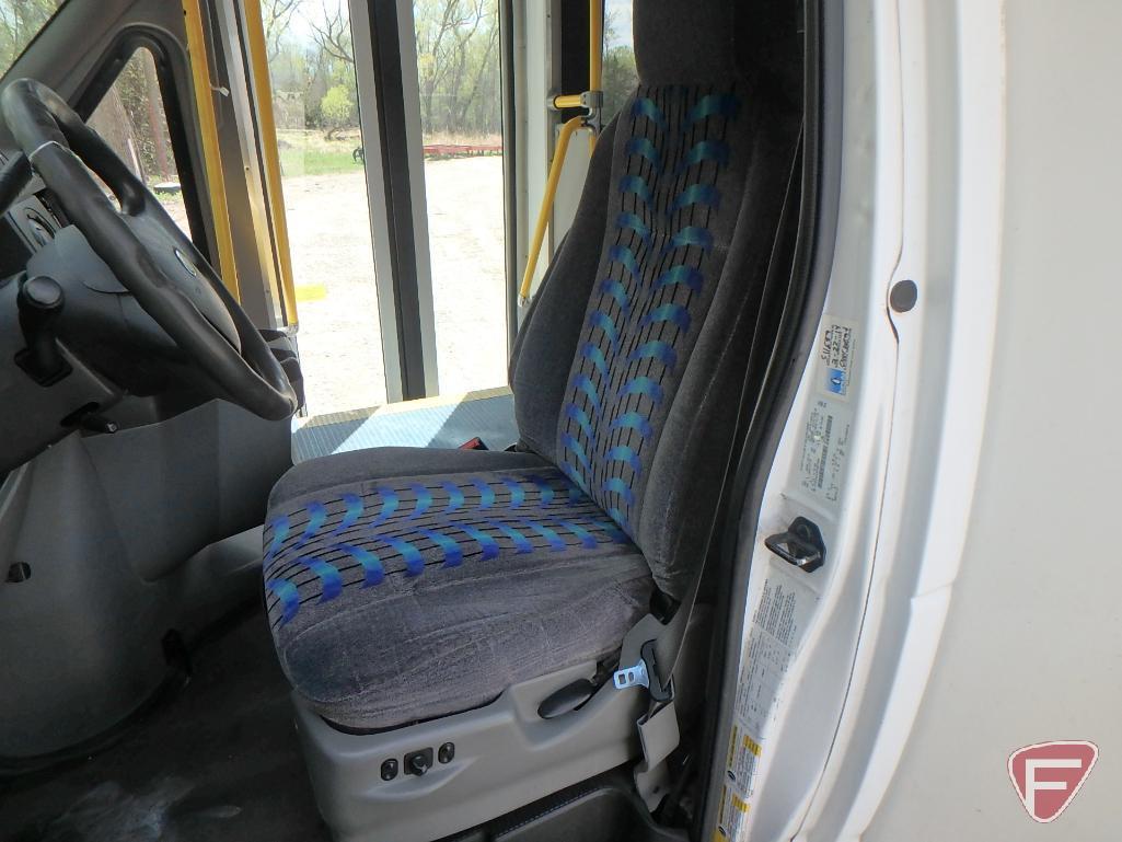 2014 Ford E-450 Super Duty Elkhart Bus