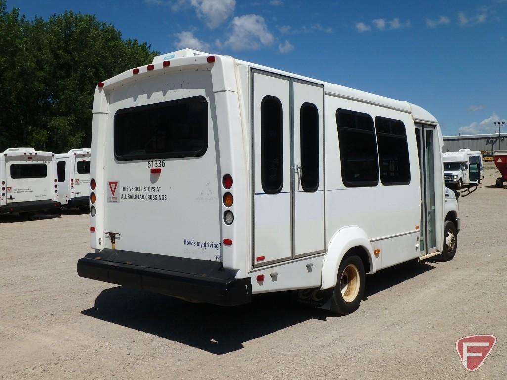 2014 Ford E-450 Super Duty Elkhart Bus