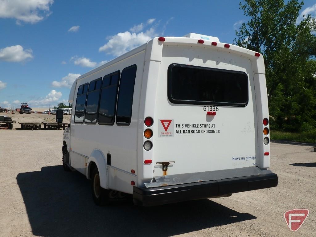 2014 Ford E-450 Super Duty Elkhart Bus