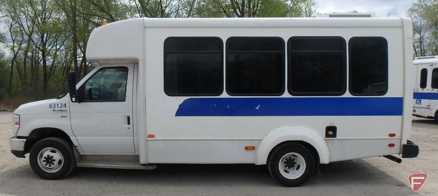 2014 Ford E-450 Super Duty Elkhart Bus