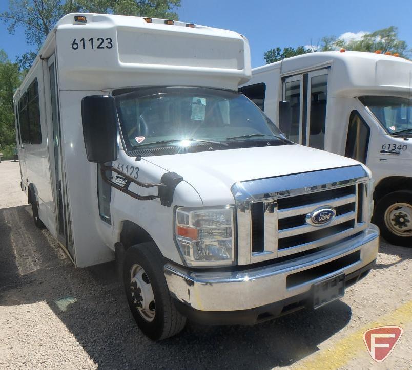 2014 Ford E-450 Super Duty Glaval Bus