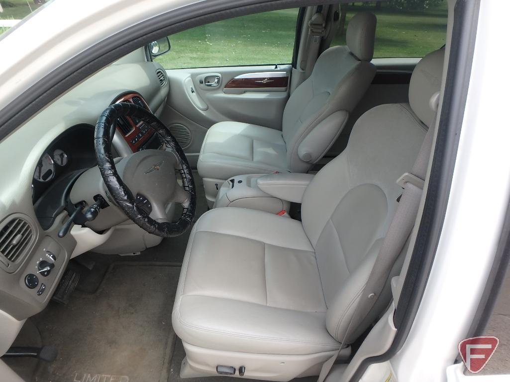 2007 Chrysler Town & Country Van