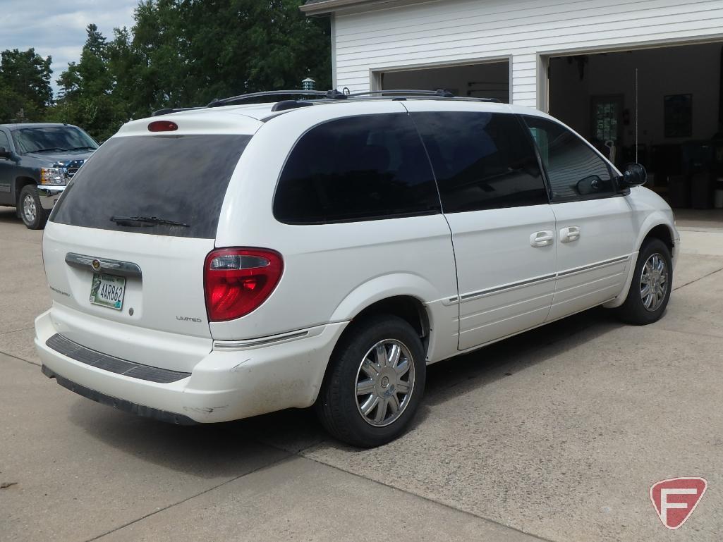 2007 Chrysler Town & Country Van