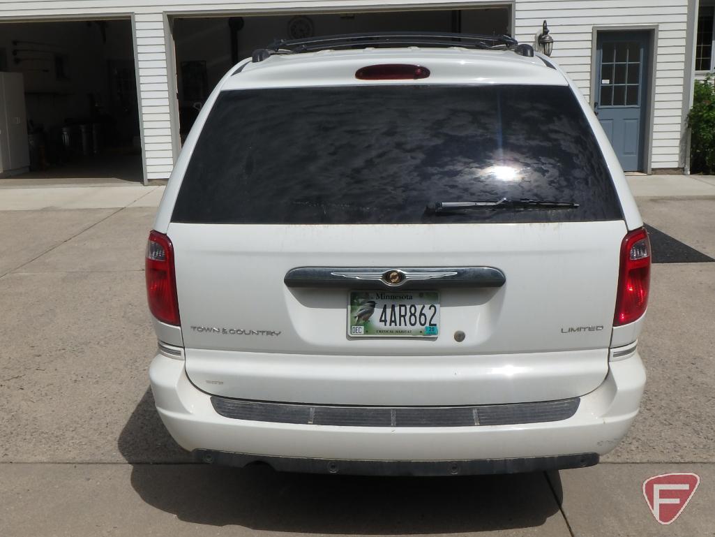 2007 Chrysler Town & Country Van