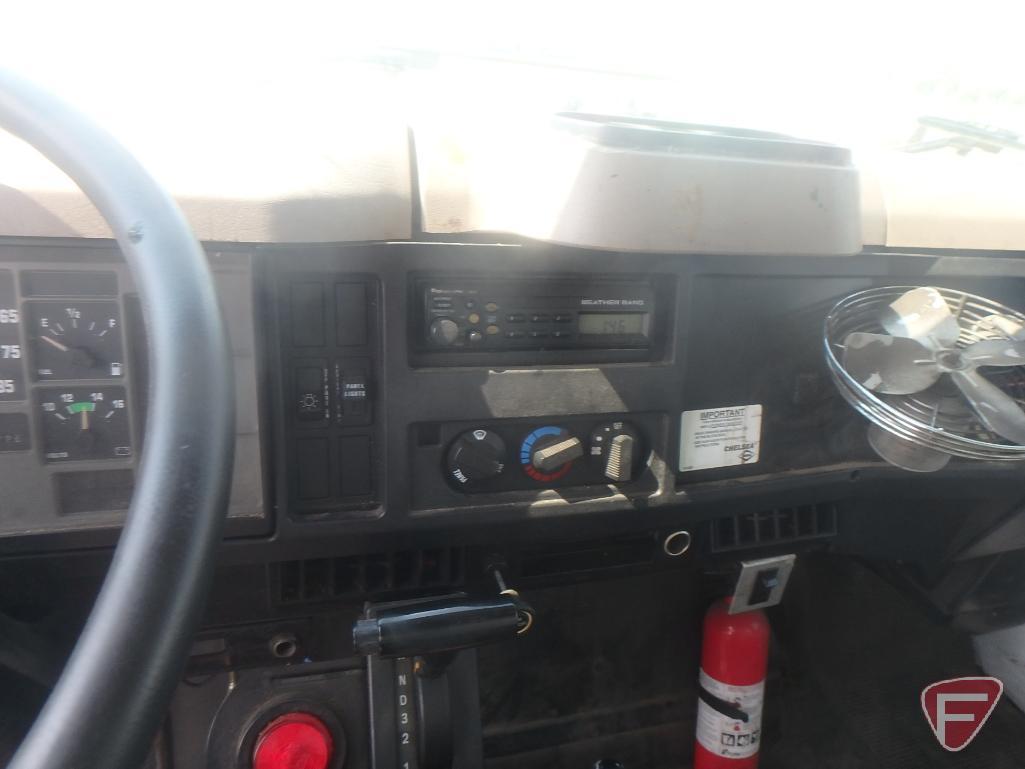 2000 International 4700 LPX Truck with spray unit