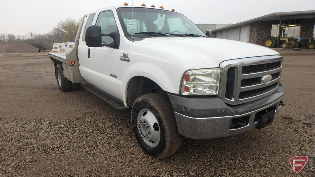 2005 Ford F-350 4x4 Flatbed Truck