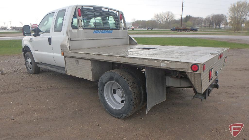 2005 Ford F-350 4x4 Flatbed Truck