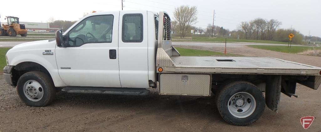 2005 Ford F-350 4x4 Flatbed Truck