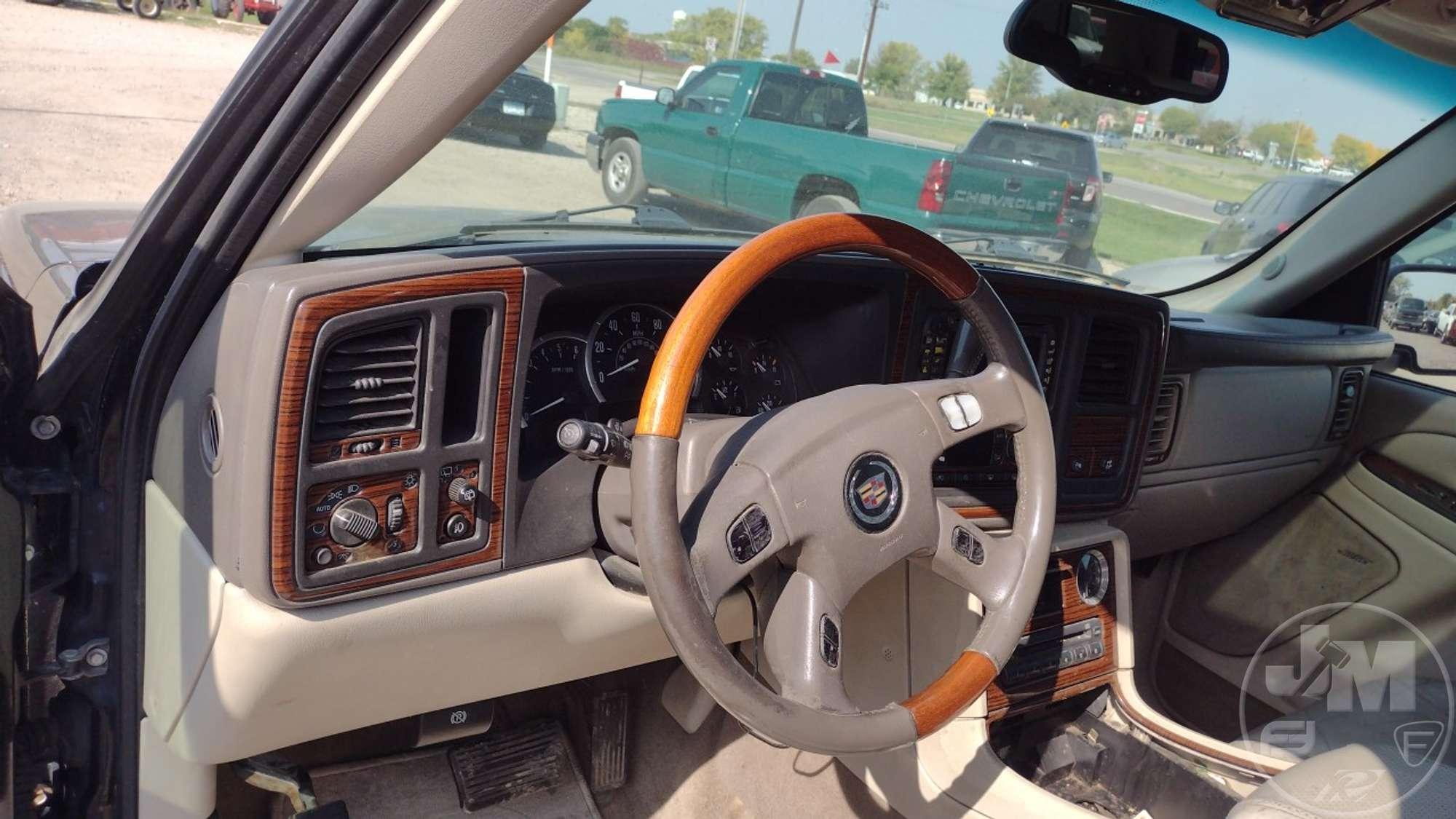 2004 CADILLAC ESCALADE VIN: 1GYEK63N24R296659 SUV