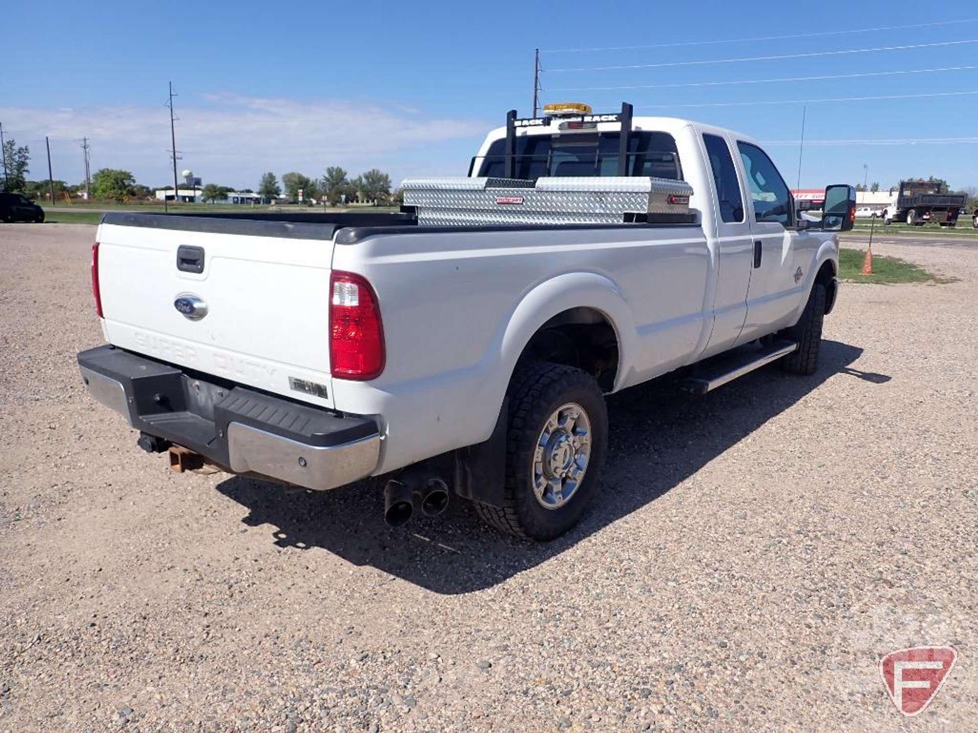 2016 FORD F-350 XLT SUPER DUTY EXTENDED CAB 4X4 1 TON TRUCK VIN: 1FT8X3BT3GEB44551