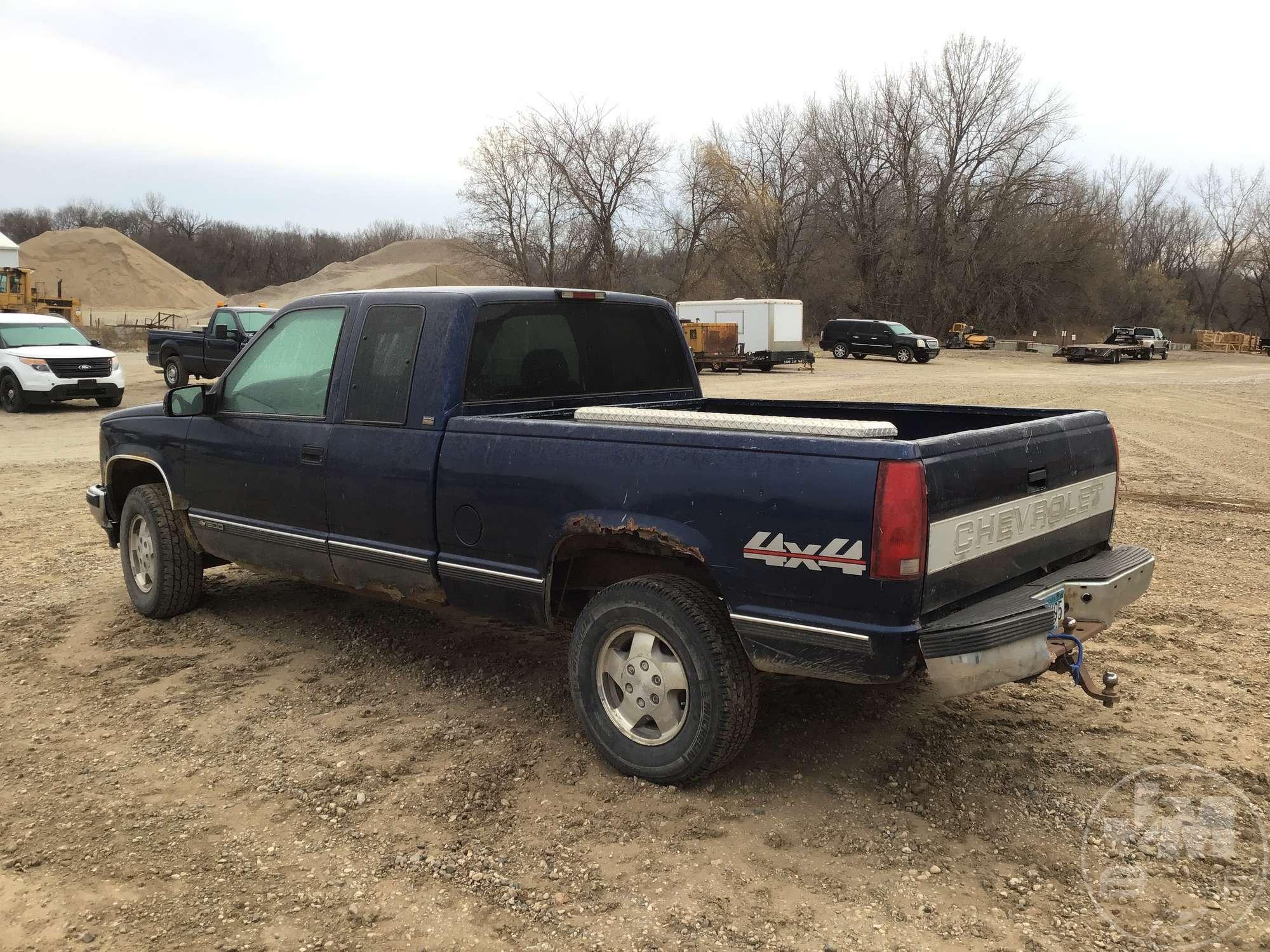 1995 CHEVROLET GMT-400 EXTENDED CAB 4X4 PICKUP VIN: 2GCEK19Z6S1104538