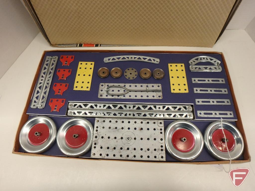 Gilbert Erector Set: No 2 1/2 - The Apprentice Set; 1953