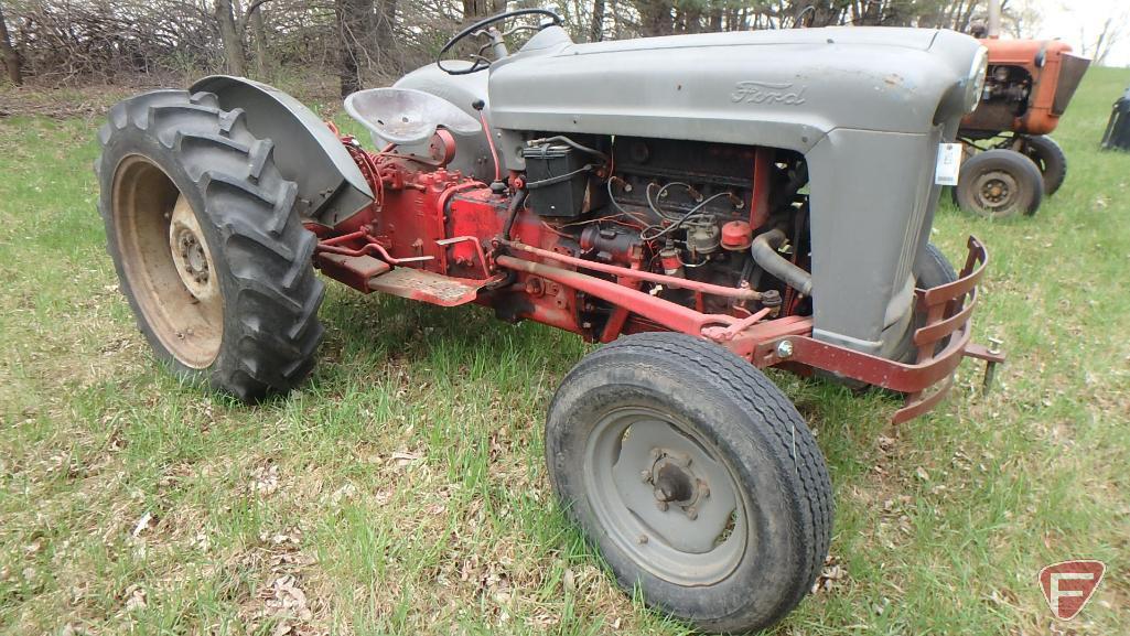 600 Ford tractor, 4 cylinder gas engine, adjustable wide front