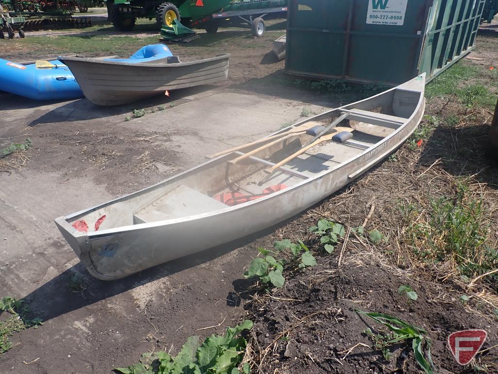 1997 Alumacraft 17' canoe with oars and life jacket, hull ID# ACBS1059C696