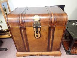 HAND CRAFTED BERKSHIRE CLASSIC EUROPEAN LEATHER BAR TRUNK
