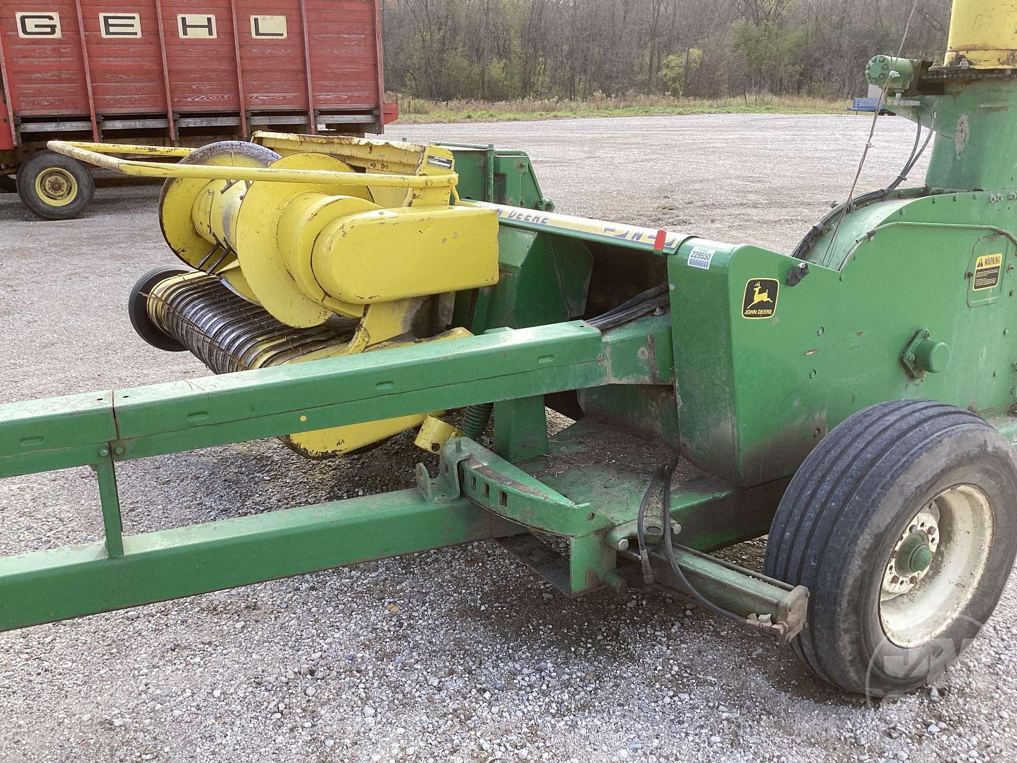 JOHN DEERE 3950 SN: E03950X97519 FORAGE HARVESTER