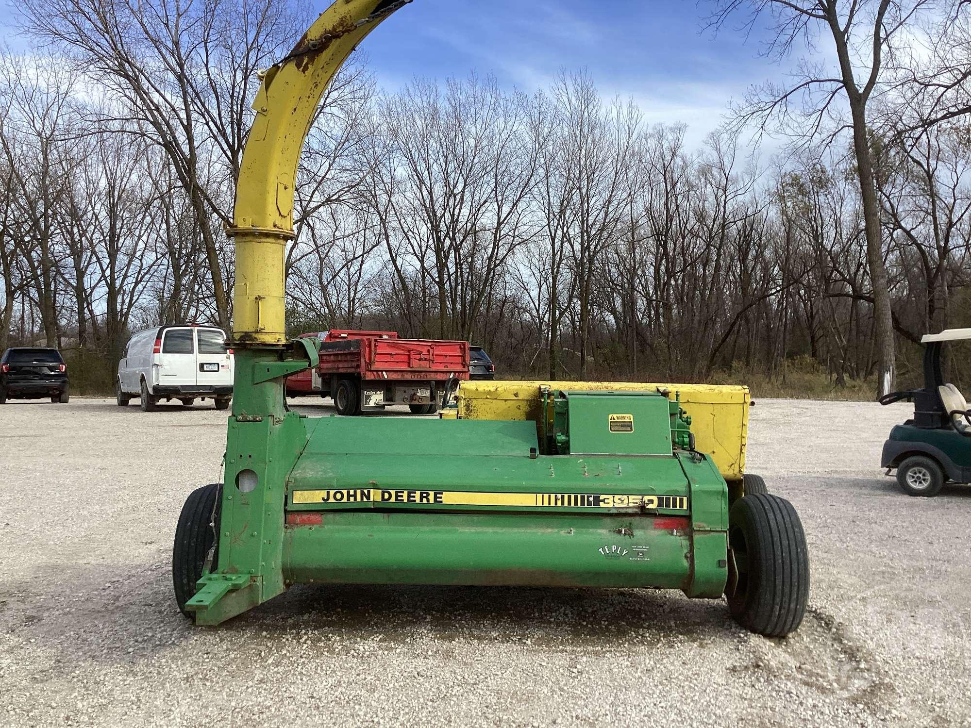 JOHN DEERE 3950 SN: E03950X97519 FORAGE HARVESTER