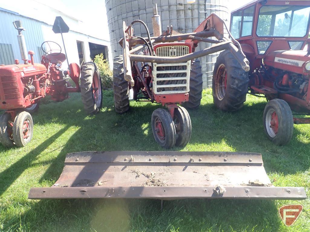 1958 FARMALL 460 TRACTOR, GAS ENGINE, NARROW FRONT, 2 HYDRAULIC REMOTES