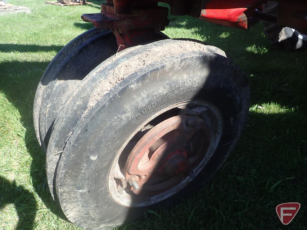 1958 FARMALL 460 TRACTOR, GAS ENGINE, NARROW FRONT, 2 HYDRAULIC REMOTES