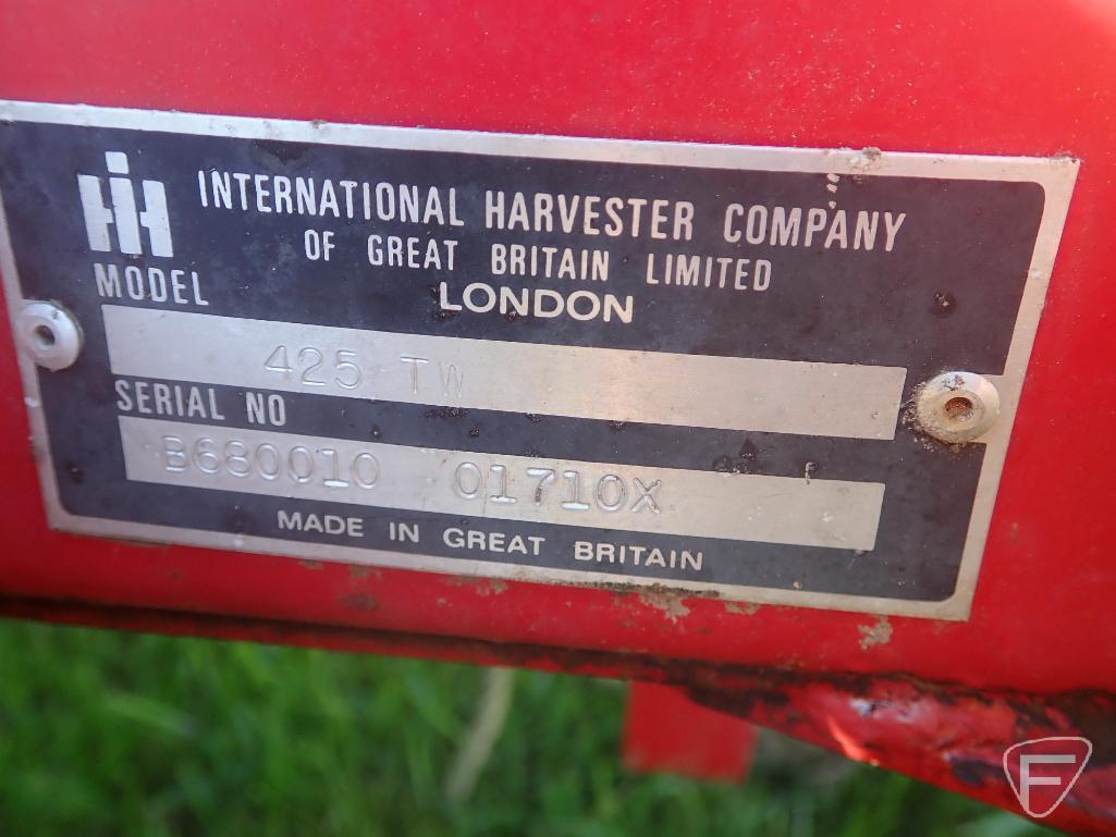 INTERNATIONAL 425 SMALL SQUARE BALER, WITH BAIL THROWER, SN B68001001710X