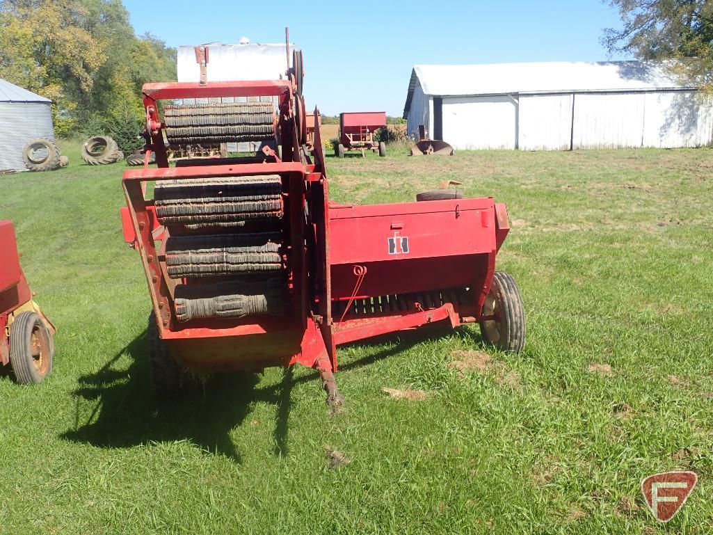 INTERNATIONAL 425 SMALL SQUARE BALER, WITH BAIL THROWER, SN B68001001710X