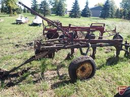 MCCORMICK 3 BOTTOM PULL TYPE MOLDBOARD PLOW, HYDRAULIC LIFT LESS CYLINDER