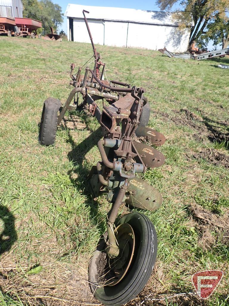 MCCORMICK 3 BOTTOM PULL TYPE MOLDBOARD PLOW, HYDRAULIC LIFT LESS CYLINDER