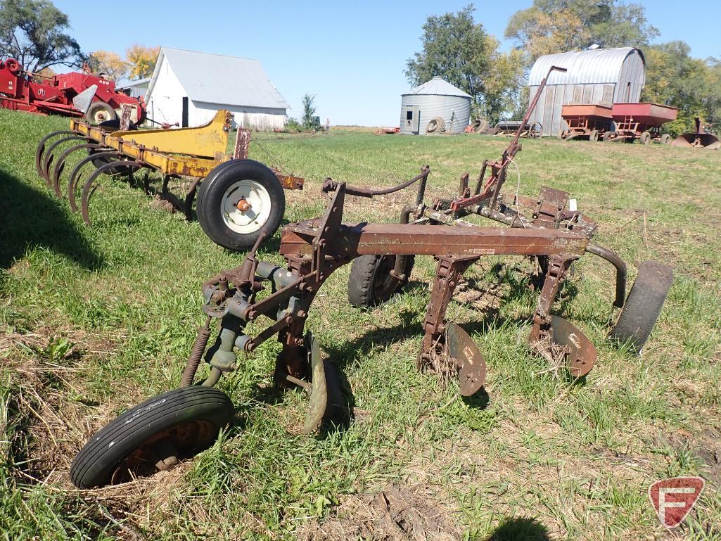 MCCORMICK 3 BOTTOM PULL TYPE MOLDBOARD PLOW, HYDRAULIC LIFT LESS CYLINDER