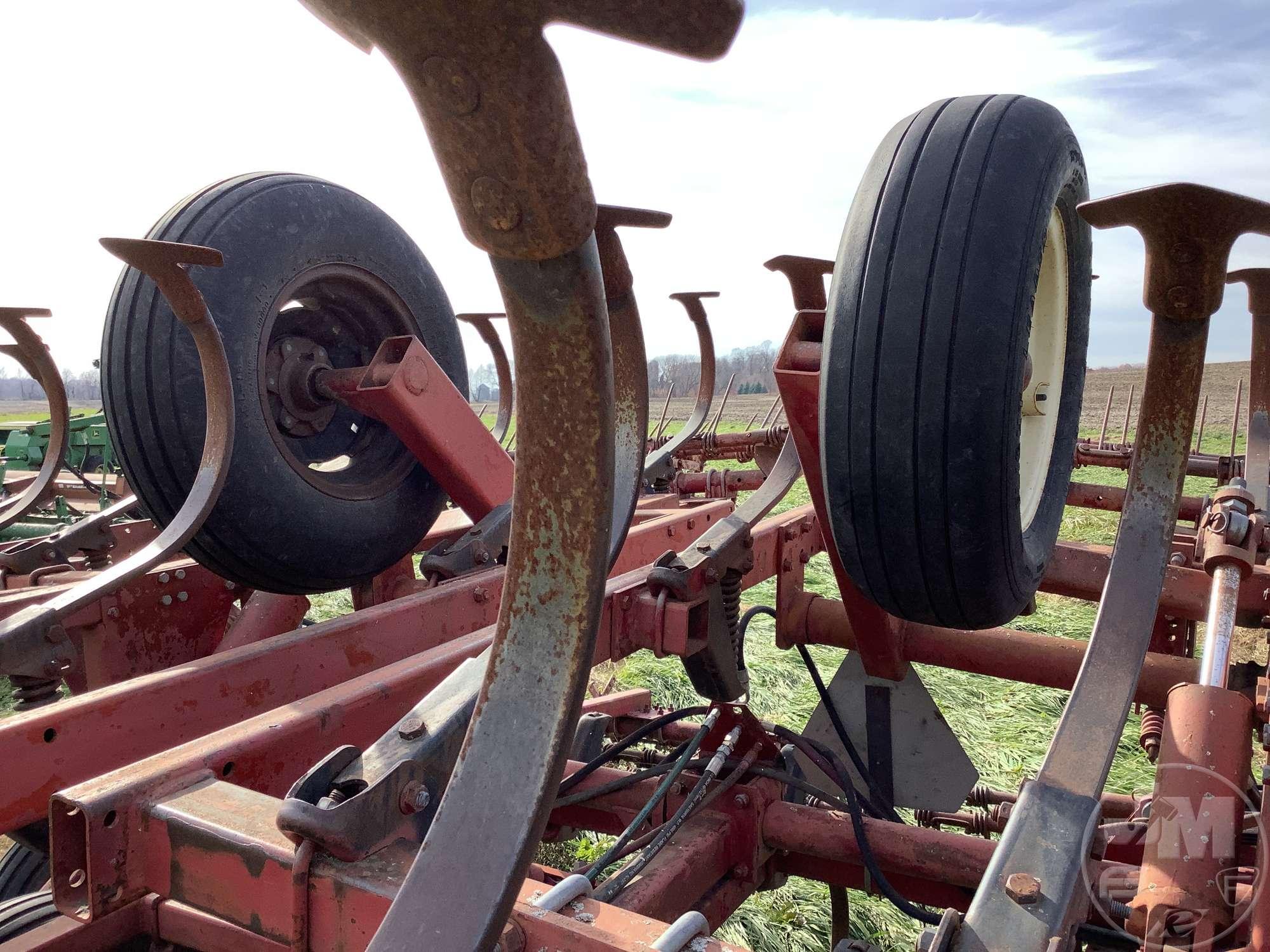 HINIKER 1224 FIELD CULTIVATOR