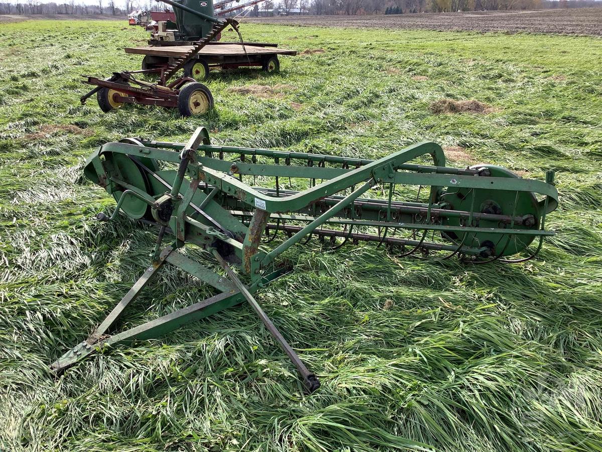 JOHN DEERE HAY RAKE  350 SN: 8112