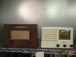 (2) VINTAGE RADIOS: EMERSON AND LEAR. 2PCS