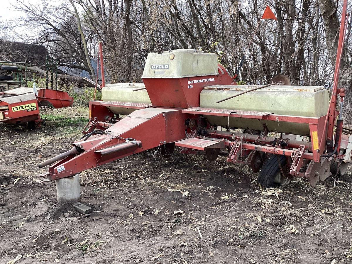 INTERNATIONAL 400 PLANTER