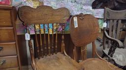 VINTAGE WOOD CHAIRS. 2PCS