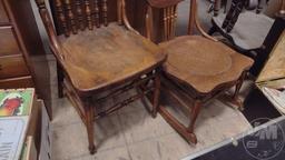 VINTAGE WOOD CHAIRS. 2PCS