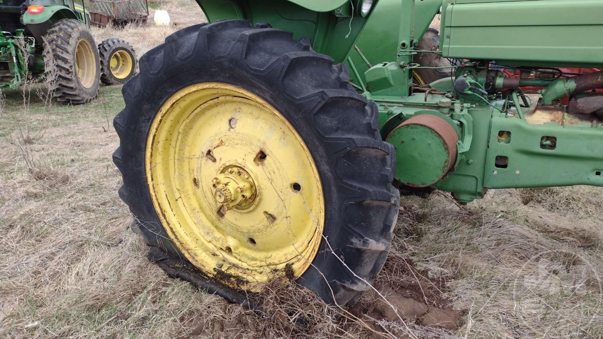 1951 JOHN DEERE A TRACTOR SN: 671427