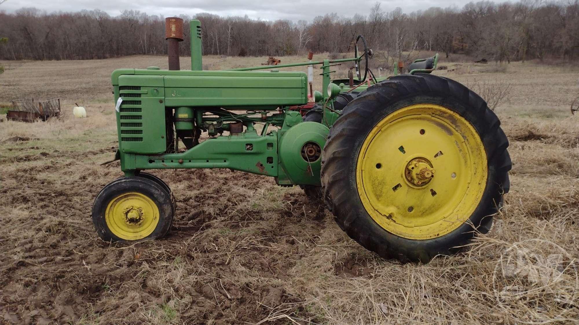 JOHN DEERE A TRACTOR