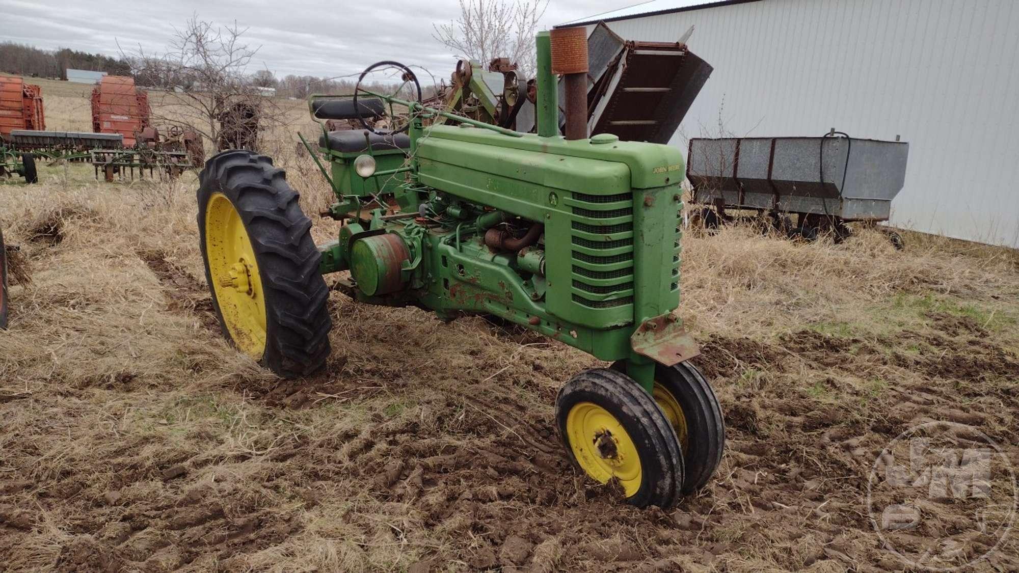 JOHN DEERE A TRACTOR