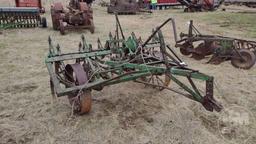 JOHN DEERE CULTIVATOR