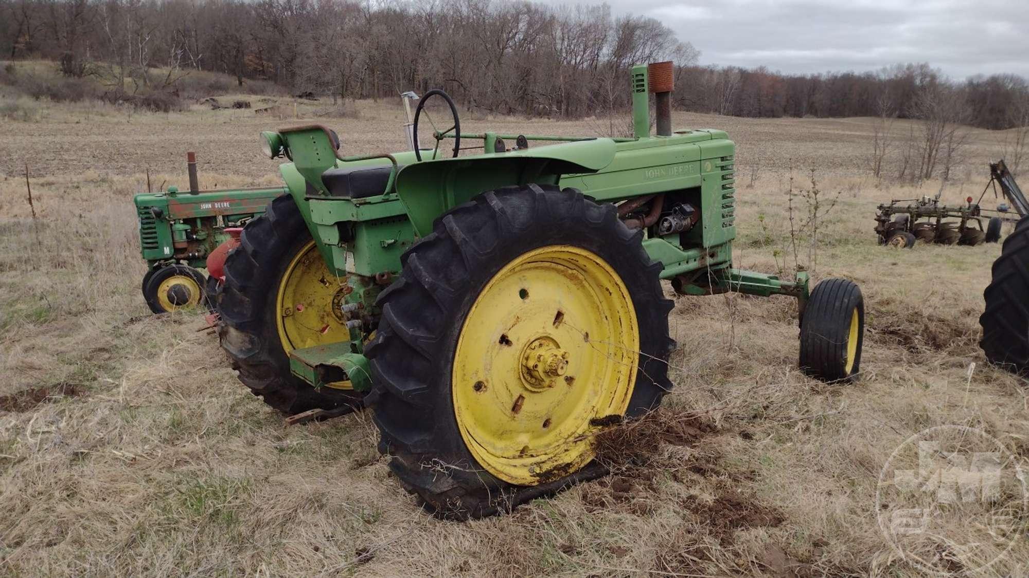 1951 JOHN DEERE A TRACTOR SN: 671427