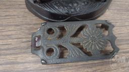 VINTAGE SUNFLOWER IRON COMPLETE WITH TRIVET