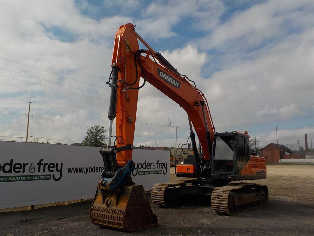 2016 Doosan DX300LC-5 Hydraulic Excavator, Cab, 24" Steel Tracks, QC, Hydra