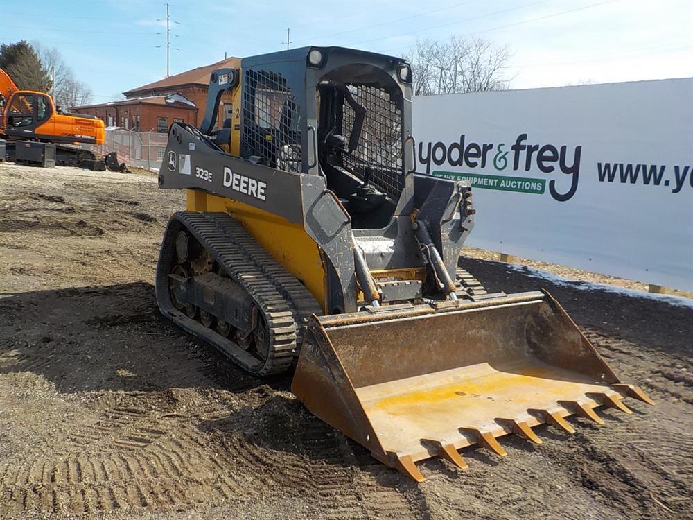 2015 John Deere 323E Tracked Skidsteer Loader, OROPS, Hydraulics c/w Bucket