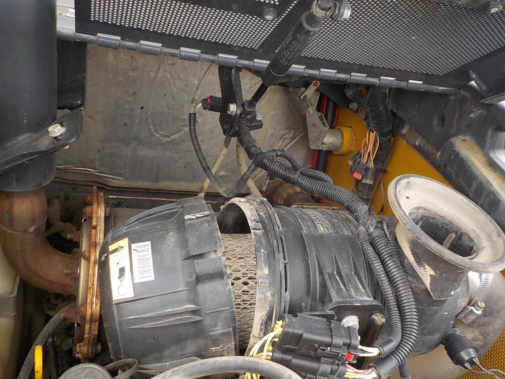 2015 John Deere 323E Tracked Skidsteer Loader, OROPS, Hydraulics c/w Bucket
