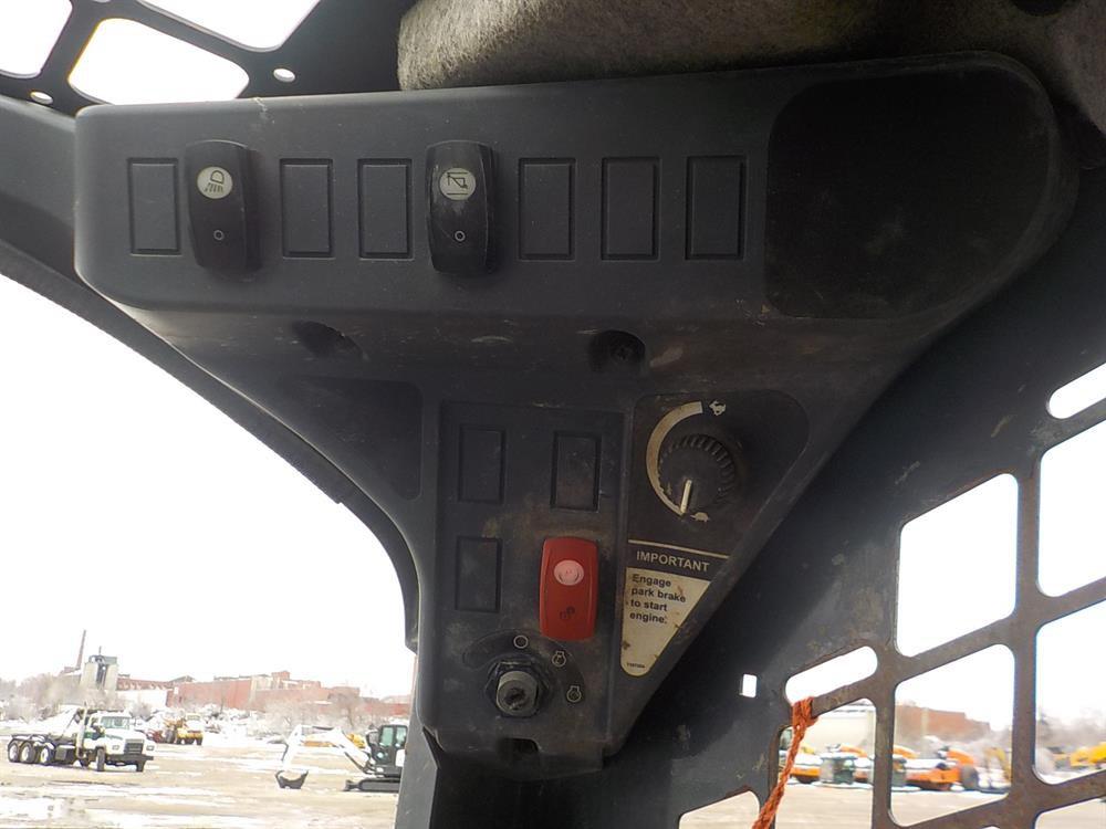 2015 John Deere 323E Tracked Skidsteer Loader, OROPS, Hydraulics c/w Bucket