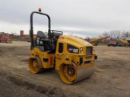 2017 CAT CB2.7 Double Drum Vibrating Roller c/w Roll Bar, 47" Drums (18 Hou