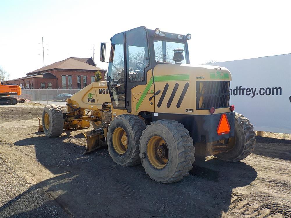 2005 PSI MG618 Motor Grader, Cab c/w 10' Moldboard, Front  Scarifier, Cummi