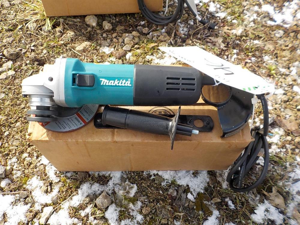 Makita 4-1/2" Angle Grinder - 9557NB-C - 1 Year Factory Warranty Serial: 54