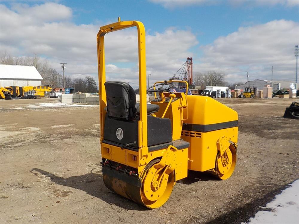 1999 Ingersoll Rand DD-16 Double Drum Vibrating Roller c/w Roll Bar, 39" Dr