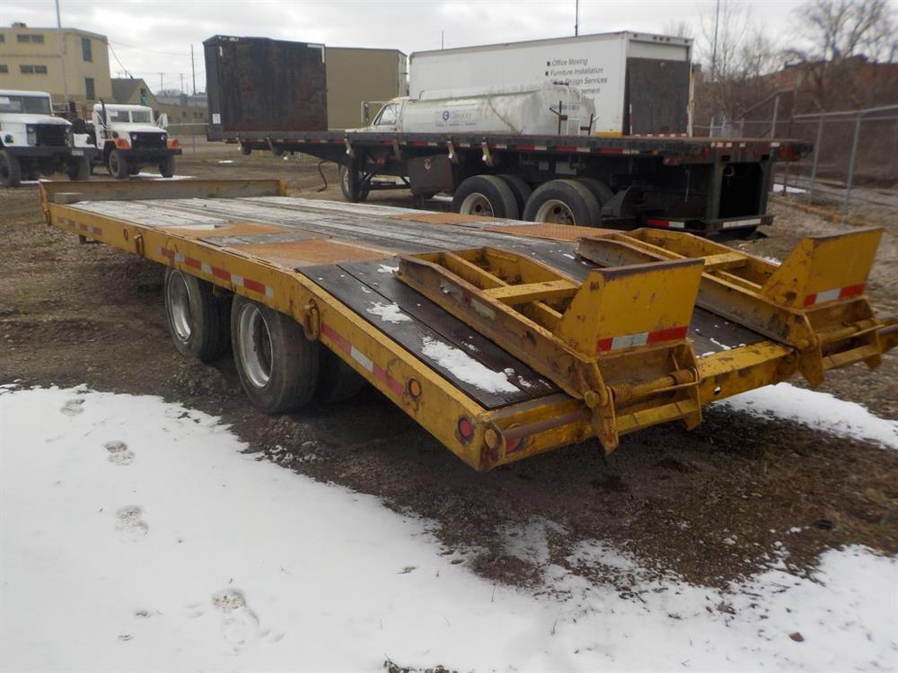 2000 Eager Beaver 20 TON Tandem Axle Tag Trailer c/w Ramps, Air Brakes Seri